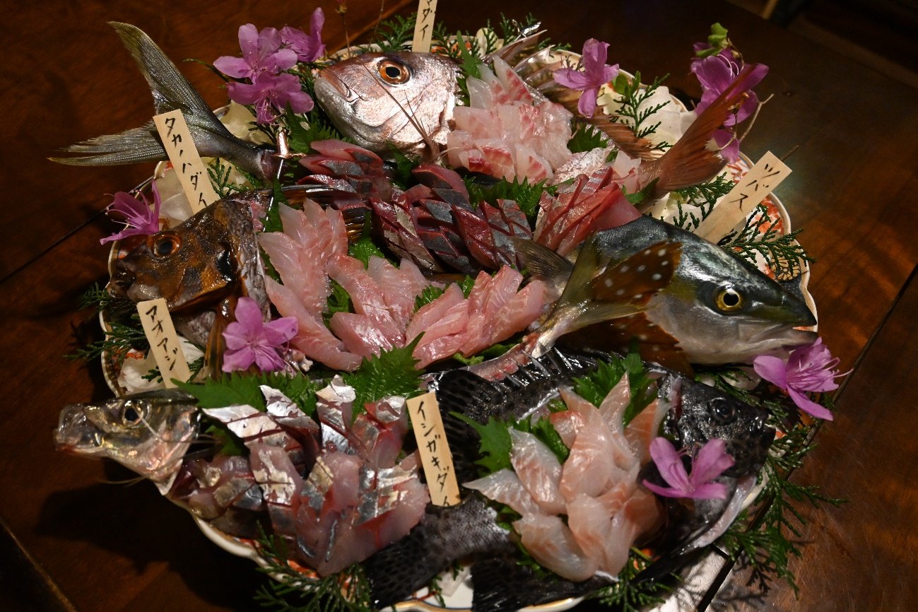 【ヤポネ島での地魚縁会のためにnocoさんが腕を振るった地魚の大皿】